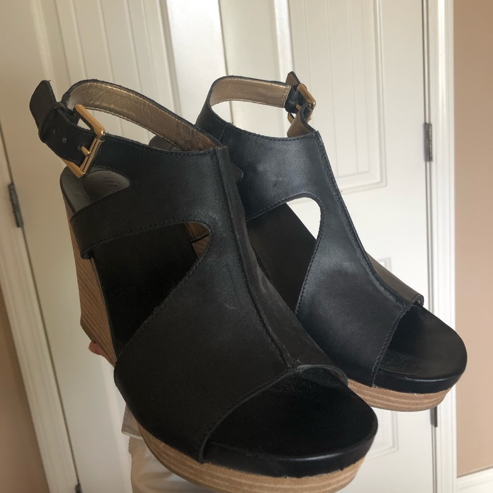 Black wedges